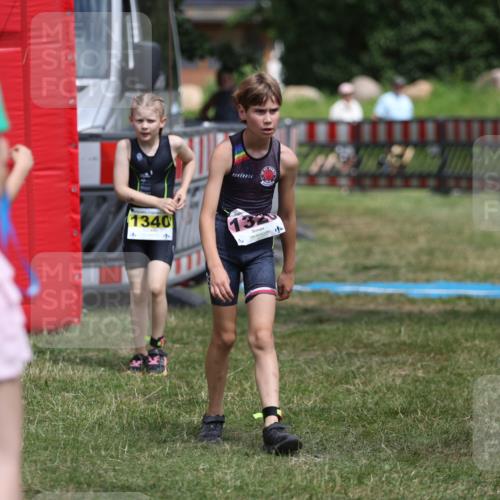 21.06.2026 - 29. Vierlanden-Triathlon Andreas Tolksdorf http://msf.ph/oto/9895263 21.06.2026 15:14:48 Ziel 1266, 1340, 1266, 1340 meine-sportfotos.de