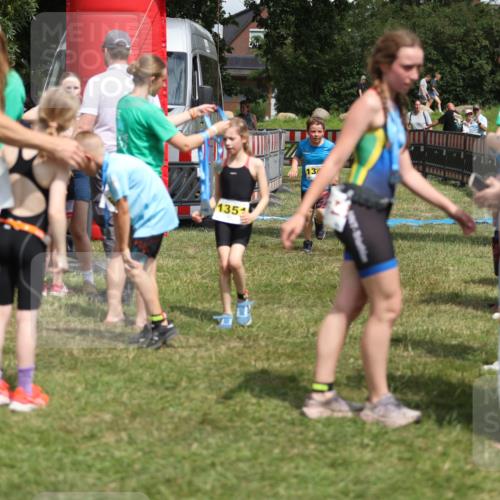 21.06.2026 - 29. Vierlanden-Triathlon Andreas Tolksdorf http://msf.ph/oto/9895340 21.06.2026 15:15:45 Ziel 1274, 1351, 1274, 1351 meine-sportfotos.de