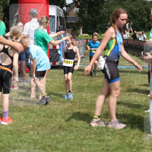 21.06.2026 - 29. Vierlanden-Triathlon Andreas Tolksdorf http://msf.ph/oto/9895341 21.06.2026 15:15:45 Ziel 1274, 1351, 1274, 1351 meine-sportfotos.de