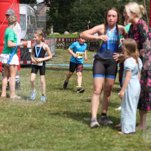 21.06.2026 - 29. Vierlanden-Triathlon Andreas Tolksdorf http://msf.ph/oto/9895348 21.06.2026 15:15:47 Ziel 1274, 1351, 1274, 1351 meine-sportfotos.de