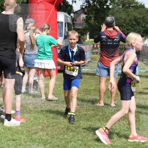 21.06.2026 - 29. Vierlanden-Triathlon Andreas Tolksdorf http://msf.ph/oto/9895373 21.06.2026 15:16:12 Ziel 247, 247 meine-sportfotos.de
