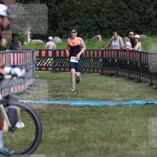 21.06.2026 - 29. Vierlanden-Triathlon Andreas Tolksdorf http://msf.ph/oto/9895563 21.06.2026 15:19:43 Ziel 1255, 1255 meine-sportfotos.de