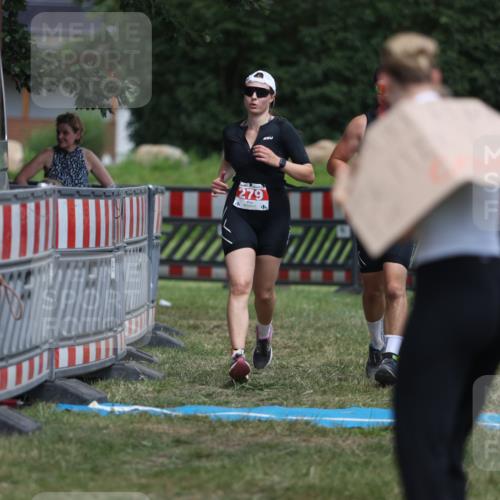 21.06.2026 - 29. Vierlanden-Triathlon Andreas Tolksdorf http://msf.ph/oto/9895586 21.06.2026 15:22:19 Ziel 105, 279, 105, 279 meine-sportfotos.de