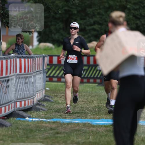 21.06.2026 - 29. Vierlanden-Triathlon Andreas Tolksdorf http://msf.ph/oto/9895587 21.06.2026 15:22:19 Ziel 105, 279, 105, 279 meine-sportfotos.de