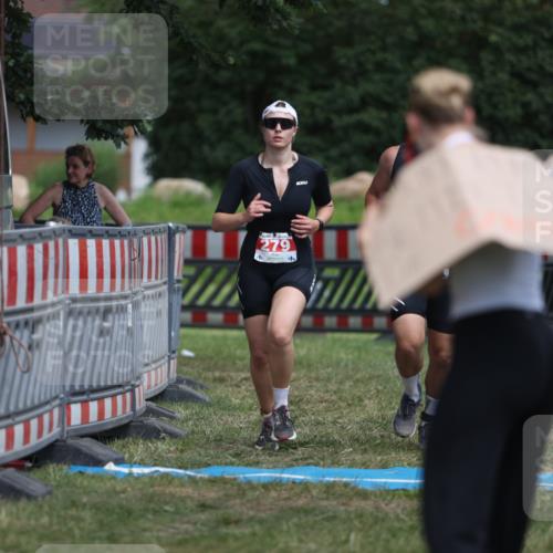21.06.2026 - 29. Vierlanden-Triathlon Andreas Tolksdorf http://msf.ph/oto/9895591 21.06.2026 15:22:19 Ziel 105, 279, 105, 279 meine-sportfotos.de