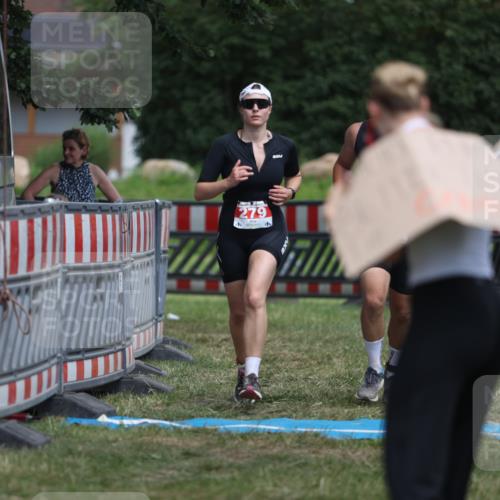 21.06.2026 - 29. Vierlanden-Triathlon Andreas Tolksdorf http://msf.ph/oto/9895592 21.06.2026 15:22:19 Ziel 105, 279, 105, 279 meine-sportfotos.de