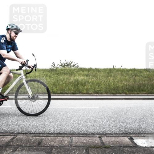 21.06.2026 - 29. Vierlanden-Triathlon H.Heesch http://msf.ph/oto/9895720 21.06.2026 10:11:20 Radfahren 325, 338 meine-sportfotos.de