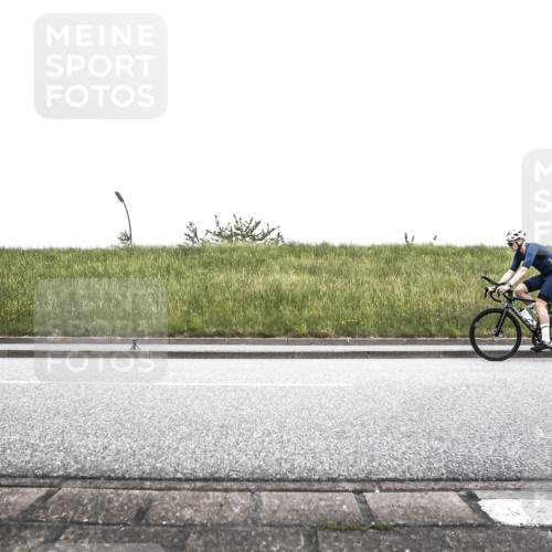 21.06.2026 - 29. Vierlanden-Triathlon H.Heesch http://msf.ph/oto/9895728 21.06.2026 10:15:42 Radfahren 98, 231, 397, 449, 467 meine-sportfotos.de