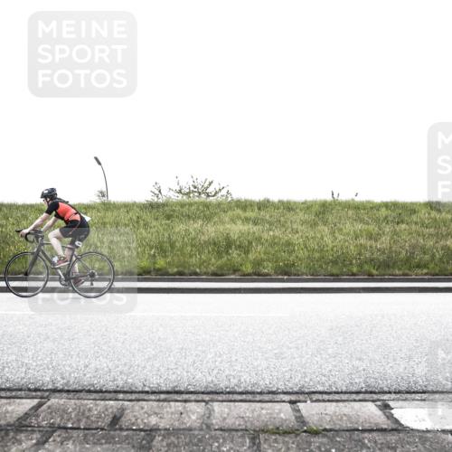 21.06.2026 - 29. Vierlanden-Triathlon H.Heesch http://msf.ph/oto/9896016 21.06.2026 11:04:35 Radfahren 27, 100, 178, 223, 557, 560, 586 meine-sportfotos.de
