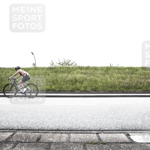 21.06.2026 - 29. Vierlanden-Triathlon H.Heesch http://msf.ph/oto/9896018 21.06.2026 11:04:47 Radfahren 98, 291, 441, 556, 586, 654, 1357 meine-sportfotos.de