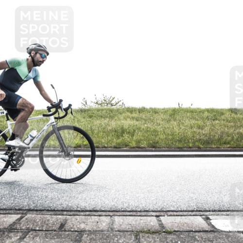 21.06.2026 - 29. Vierlanden-Triathlon H.Heesch http://msf.ph/oto/9896066 21.06.2026 11:12:06 Radfahren 22, 101, 235, 265, 293, 296, 729 meine-sportfotos.de