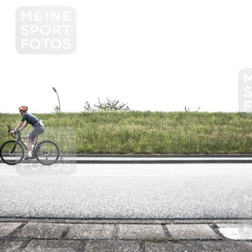 21.06.2026 - 29. Vierlanden-Triathlon H.Heesch http://msf.ph/oto/9896114 21.06.2026 11:18:12 Radfahren 38, 228, 635, 684 meine-sportfotos.de