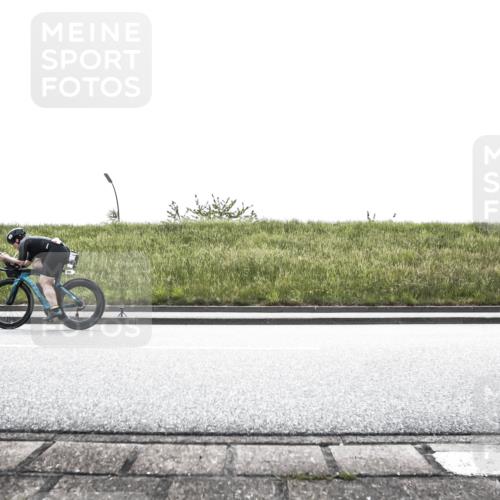 21.06.2026 - 29. Vierlanden-Triathlon H.Heesch http://msf.ph/oto/9896136 21.06.2026 11:21:38 Radfahren 295, 803, 823 meine-sportfotos.de