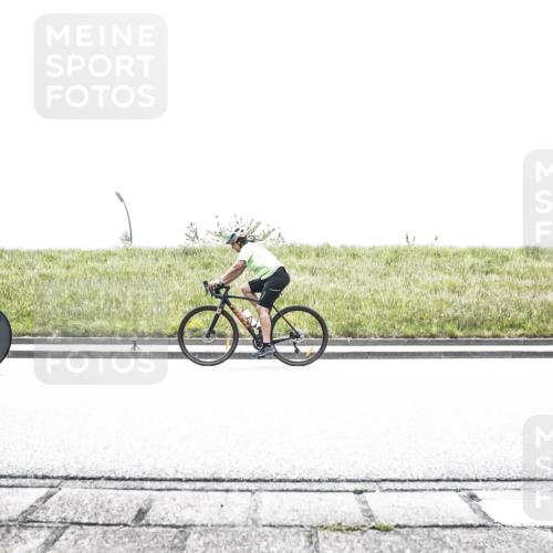 21.06.2026 - 29. Vierlanden-Triathlon H.Heesch http://msf.ph/oto/9896240 21.06.2026 11:42:11 Radfahren 256, 302, 808 meine-sportfotos.de
