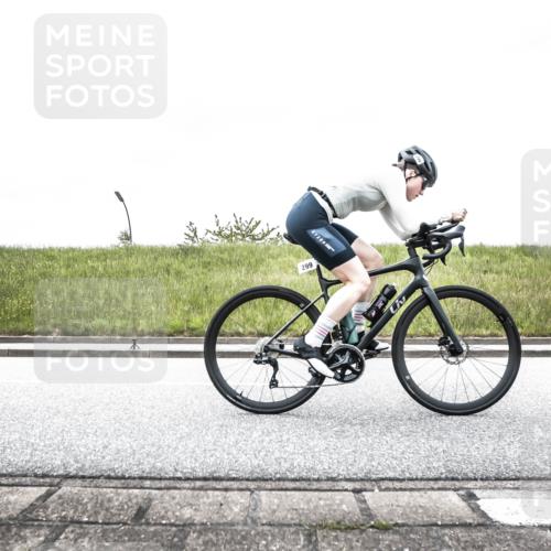 21.06.2026 - 29. Vierlanden-Triathlon H.Heesch http://msf.ph/oto/9896311 21.06.2026 09:53:08 Radfahren 24, 265, 280, 299 meine-sportfotos.de