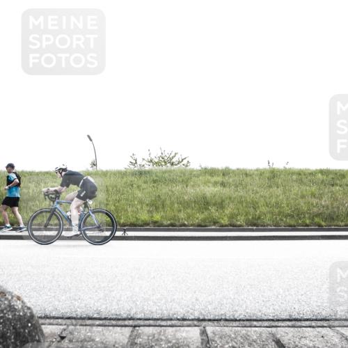 21.06.2026 - 29. Vierlanden-Triathlon H.Heesch http://msf.ph/oto/9896461 21.06.2026 12:45:32 Radfahren 831, 890 meine-sportfotos.de