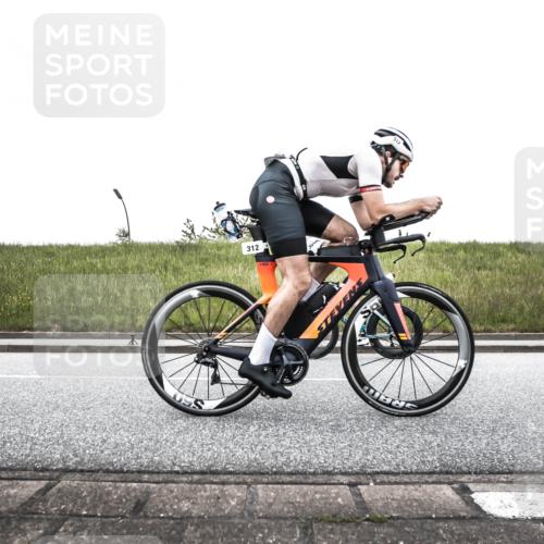 21.06.2026 - 29. Vierlanden-Triathlon H.Heesch http://msf.ph/oto/9896633 21.06.2026 10:05:36 Radfahren 5, 103, 135, 175, 195, 312 meine-sportfotos.de