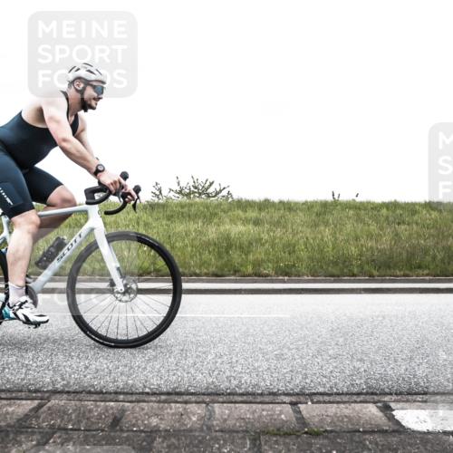 21.06.2026 - 29. Vierlanden-Triathlon H.Heesch http://msf.ph/oto/9896679 21.06.2026 10:07:07 Radfahren 344, 348 meine-sportfotos.de