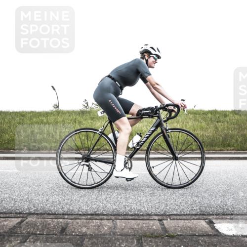 21.06.2026 - 29. Vierlanden-Triathlon H.Heesch http://msf.ph/oto/9896917 21.06.2026 10:13:33 Radfahren 9, 26, 44, 75, 90, 236 meine-sportfotos.de
