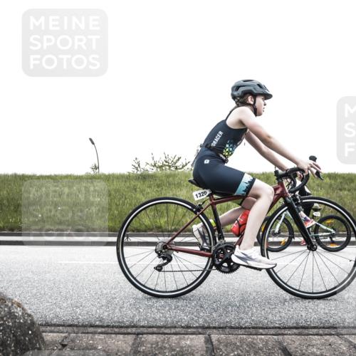21.06.2026 - 29. Vierlanden-Triathlon H.Heesch http://msf.ph/oto/9897067 21.06.2026 14:58:46 Radfahren 1320, 1321 meine-sportfotos.de