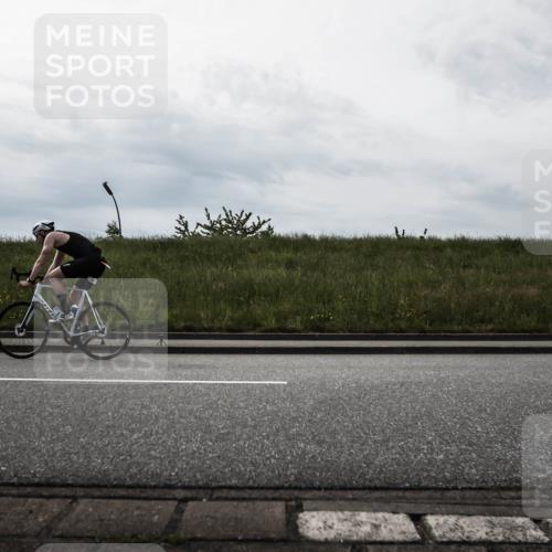 21.06.2026 - 29. Vierlanden-Triathlon H.Heesch http://msf.ph/oto/9897156 21.06.2026 09:21:06 Radfahren 7, 13, 82, 109, 142, 257 meine-sportfotos.de