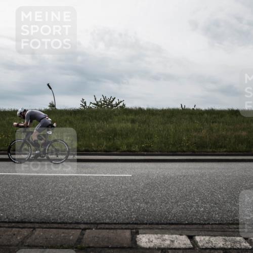 21.06.2026 - 29. Vierlanden-Triathlon H.Heesch http://msf.ph/oto/9897162 21.06.2026 09:21:10 Radfahren 7, 13, 88, 109, 257 meine-sportfotos.de