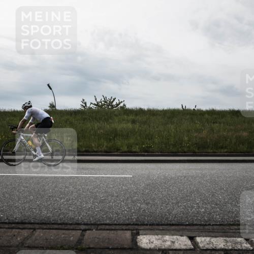 21.06.2026 - 29. Vierlanden-Triathlon H.Heesch http://msf.ph/oto/9897169 21.06.2026 09:21:12 Radfahren 7, 13, 88, 257 meine-sportfotos.de