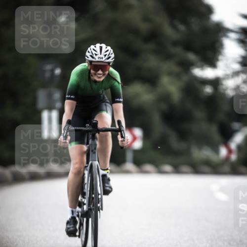 21.06.2026 - 29. Vierlanden-Triathlon H.Heesch http://msf.ph/oto/9897320 21.06.2026 09:27:44 Radfahren 135, 243, 259 meine-sportfotos.de