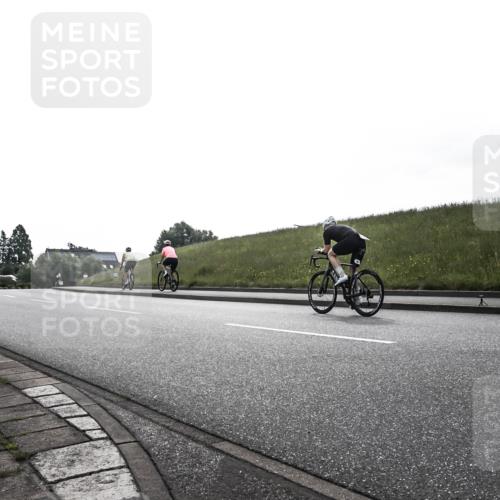 21.06.2026 - 29. Vierlanden-Triathlon H.Heesch http://msf.ph/oto/9897614 21.06.2026 09:19:40 Radfahren 77 meine-sportfotos.de