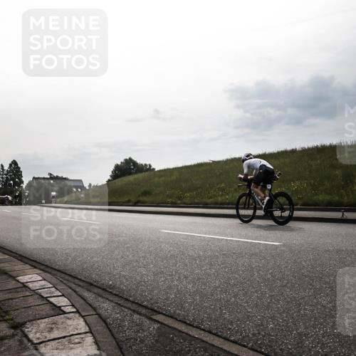 21.06.2026 - 29. Vierlanden-Triathlon H.Heesch http://msf.ph/oto/9897625 21.06.2026 09:19:56 Radfahren 112, 267, 298 meine-sportfotos.de