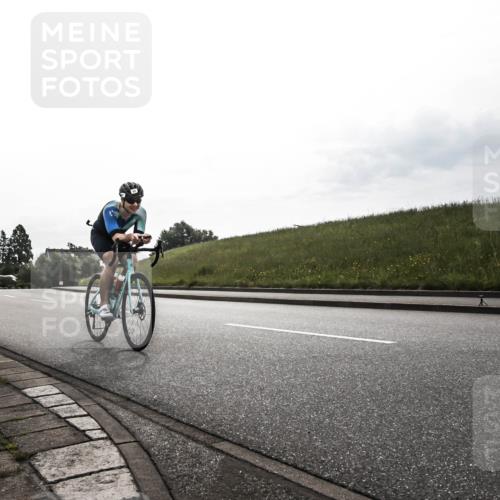 21.06.2026 - 29. Vierlanden-Triathlon H.Heesch http://msf.ph/oto/9897659 21.06.2026 09:20:58 Radfahren 21, 38, 57, 67, 82, 142 meine-sportfotos.de
