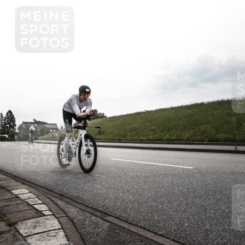 21.06.2026 - 29. Vierlanden-Triathlon H.Heesch http://msf.ph/oto/9897706 21.06.2026 09:21:32 Radfahren 164, 193, 239 meine-sportfotos.de
