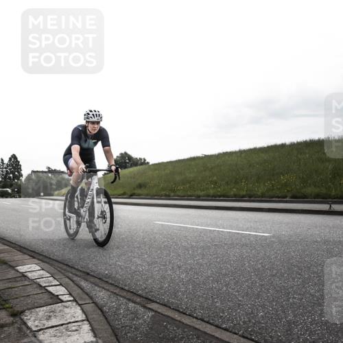 21.06.2026 - 29. Vierlanden-Triathlon H.Heesch http://msf.ph/oto/9897777 21.06.2026 09:23:04 Radfahren 227 meine-sportfotos.de