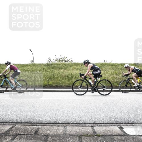 21.06.2026 - 29. Vierlanden-Triathlon H.Heesch http://msf.ph/oto/9897847 21.06.2026 11:00:12 Radfahren 296, 355, 492, 516, 522, 551, 568, 570, 572, 583 meine-sportfotos.de