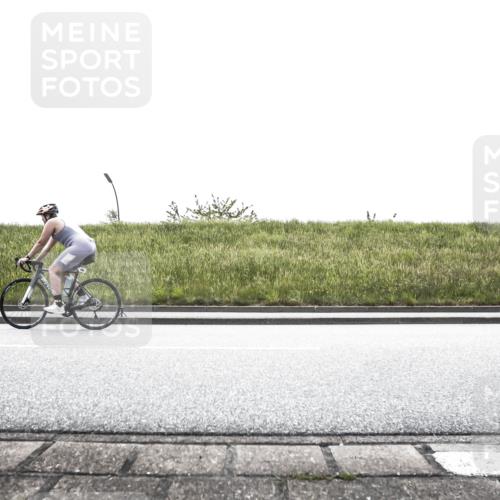 21.06.2026 - 29. Vierlanden-Triathlon H.Heesch http://msf.ph/oto/9897856 21.06.2026 11:00:18 Radfahren 126, 172, 296, 677 meine-sportfotos.de