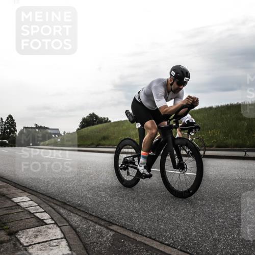 21.06.2026 - 29. Vierlanden-Triathlon H.Heesch http://msf.ph/oto/9897894 21.06.2026 09:28:08 Radfahren 112, 122 meine-sportfotos.de
