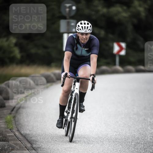 21.06.2026 - 29. Vierlanden-Triathlon H.Heesch http://msf.ph/oto/9897909 21.06.2026 10:03:29 Radfahren 227 meine-sportfotos.de