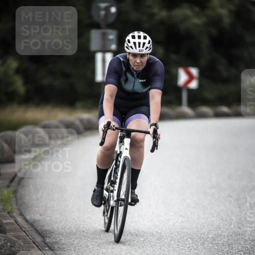 21.06.2026 - 29. Vierlanden-Triathlon H.Heesch http://msf.ph/oto/9897914 21.06.2026 10:03:30 Radfahren 227 meine-sportfotos.de