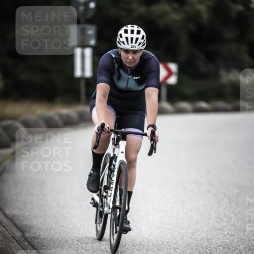21.06.2026 - 29. Vierlanden-Triathlon H.Heesch http://msf.ph/oto/9897923 21.06.2026 10:03:30 Radfahren 227 meine-sportfotos.de