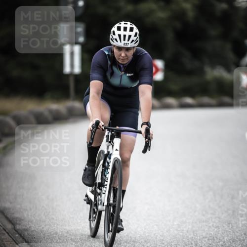 21.06.2026 - 29. Vierlanden-Triathlon H.Heesch http://msf.ph/oto/9897926 21.06.2026 10:03:30 Radfahren 227 meine-sportfotos.de