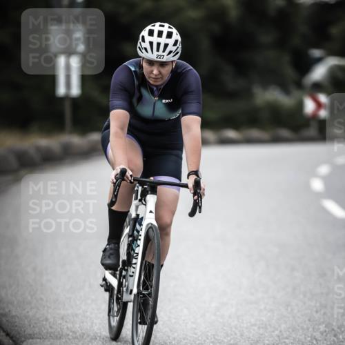 21.06.2026 - 29. Vierlanden-Triathlon H.Heesch http://msf.ph/oto/9897933 21.06.2026 10:03:30 Radfahren 227 meine-sportfotos.de