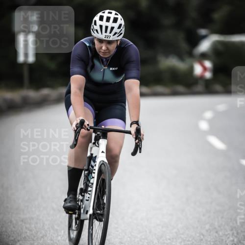 21.06.2026 - 29. Vierlanden-Triathlon H.Heesch http://msf.ph/oto/9897937 21.06.2026 10:03:30 Radfahren 227 meine-sportfotos.de
