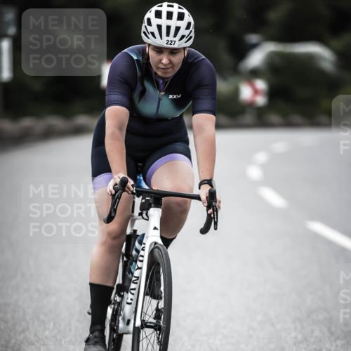 21.06.2026 - 29. Vierlanden-Triathlon H.Heesch http://msf.ph/oto/9897944 21.06.2026 10:03:30 Radfahren 227 meine-sportfotos.de