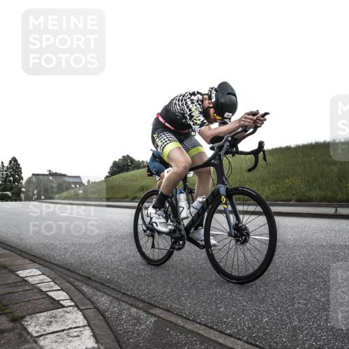 21.06.2026 - 29. Vierlanden-Triathlon H.Heesch http://msf.ph/oto/9897974 21.06.2026 09:34:08 Radfahren 39, 44, 70, 296 meine-sportfotos.de