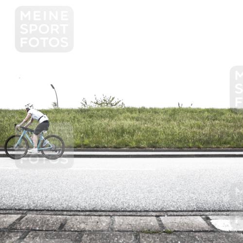 21.06.2026 - 29. Vierlanden-Triathlon H.Heesch http://msf.ph/oto/9898069 21.06.2026 11:04:28 Radfahren 61, 94, 100, 494, 557, 580 meine-sportfotos.de