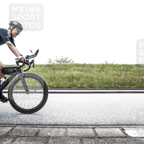 21.06.2026 - 29. Vierlanden-Triathlon H.Heesch http://msf.ph/oto/9898072 21.06.2026 11:04:30 Radfahren 27, 94, 100, 494, 557, 560 meine-sportfotos.de