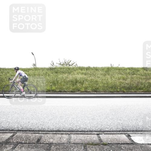 21.06.2026 - 29. Vierlanden-Triathlon H.Heesch http://msf.ph/oto/9898075 21.06.2026 11:04:38 Radfahren 27, 98, 178, 223, 557, 560, 586, 654, 1357 meine-sportfotos.de