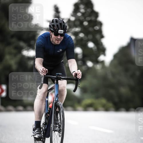 21.06.2026 - 29. Vierlanden-Triathlon H.Heesch http://msf.ph/oto/9898126 21.06.2026 10:04:20 Radfahren 75, 90, 260, 324, 350, 379 meine-sportfotos.de