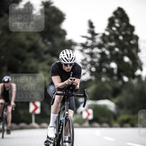 21.06.2026 - 29. Vierlanden-Triathlon H.Heesch http://msf.ph/oto/9898148 21.06.2026 10:04:22 Radfahren 44, 75, 90, 260, 324, 350, 379 meine-sportfotos.de