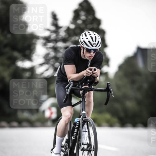 21.06.2026 - 29. Vierlanden-Triathlon H.Heesch http://msf.ph/oto/9898164 21.06.2026 10:04:22 Radfahren 44, 75, 90, 260, 324, 350, 379 meine-sportfotos.de